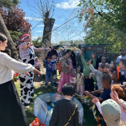 Entertaining a large crowd with a giant bubble show