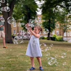 Outdoor children's bubble show in London
