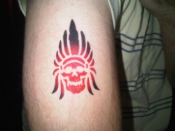 Airbrush tattoo red and black wild west skull